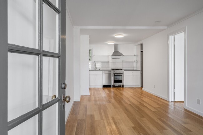 Building Photo - 22 Montezuma St