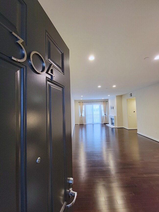 Entry - 10878 Bloomfield St
