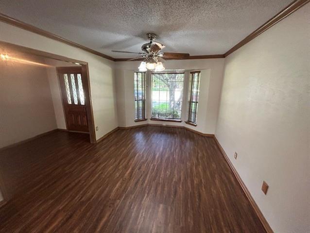 Foto del edificio - 2220 Teakwood Ln