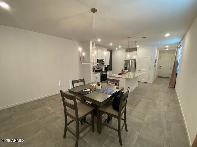 Foto del edificio - 3022 Hayden Rose Ave