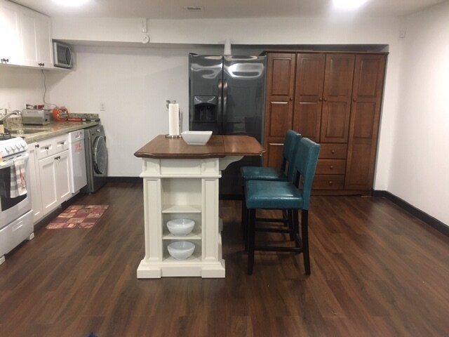 Island - 5611 Chartres St