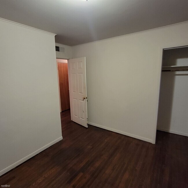 Foto del edificio - 3 br, 1 bath House - 22515 Hillock Ave