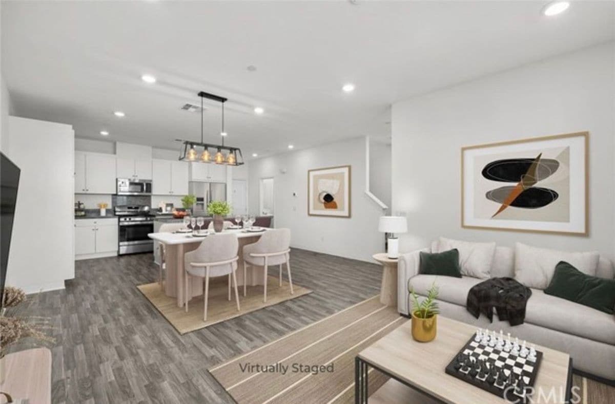 Building Photo - 15928 Lasselle St