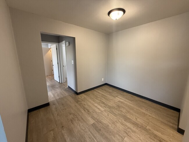 Building Photo - 1749 Edison St