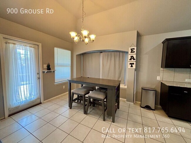 Foto del edificio - 900 Grouse Rd