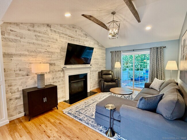 Foto del edificio - 28 Woodridge Dr