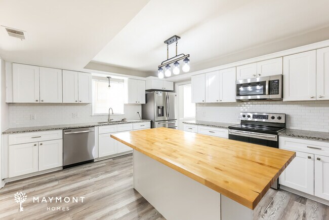 Foto del edificio - 107 Meadowbrook Dr