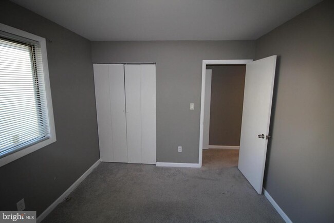 Building Photo - 10124 Scotch Hill Dr
