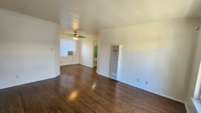 Foto del edificio - 1625 N Hobart Blvd