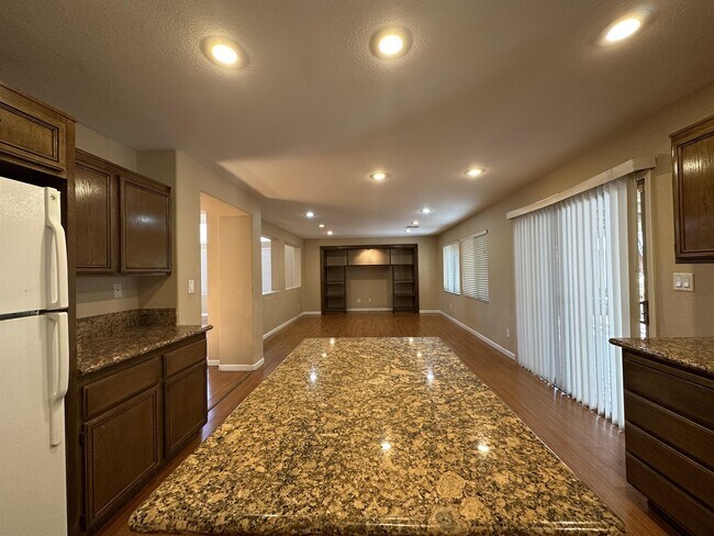 Foto del edificio - 5537 Spruce Hill Ct