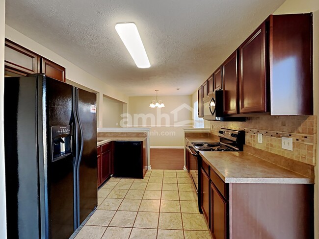 Building Photo - 4568 Hawthorn Dr