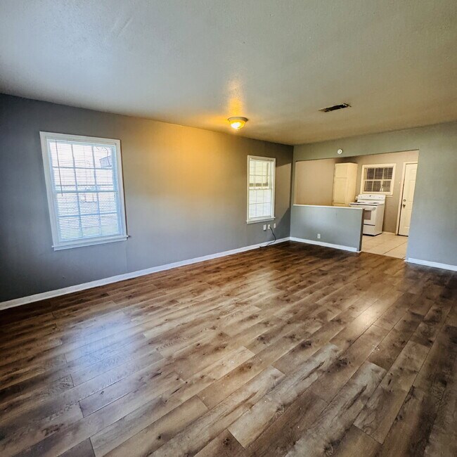 Foto del edificio - 2 Bedroom | 1 Bathroom Single Family Home located in the North end of Beaumont, TX is waiting for...