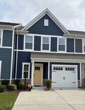 Building Photo - 1615 Songbird Ln