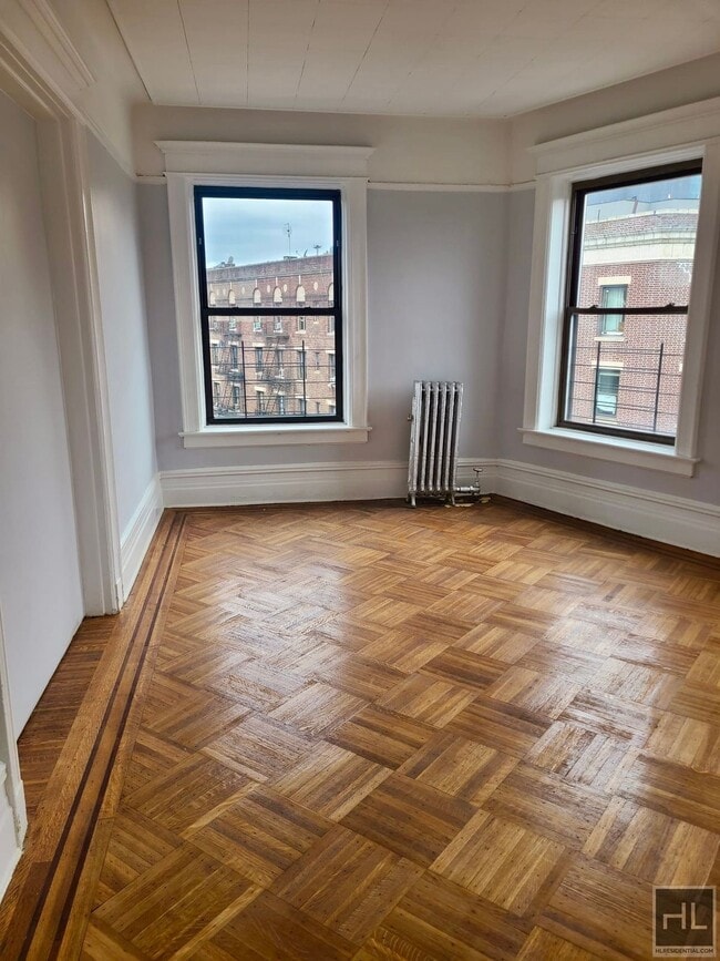 Building Photo - 4BR 1BA Plus Size Rent Stabilized Pre War Corner Unit in Ditmas Park