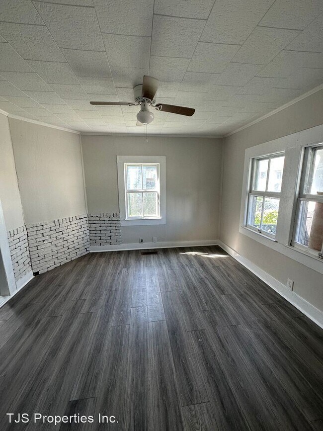 Building Photo - 3 br, 1 bath House - 516 Second Ave.