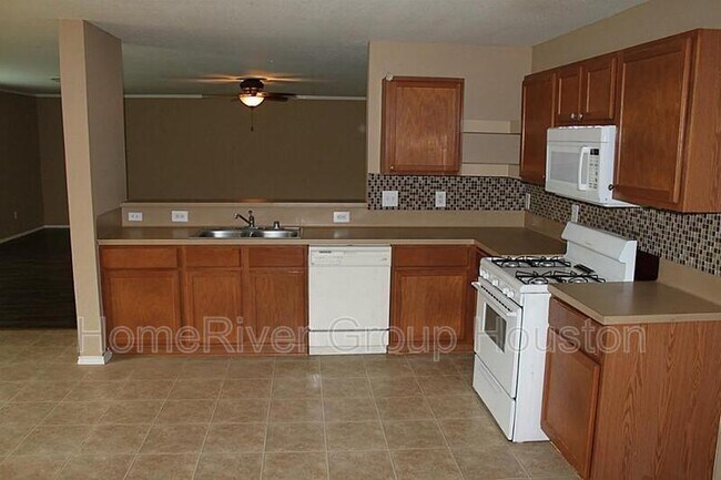 Building Photo - 2045 Vanamen Ct