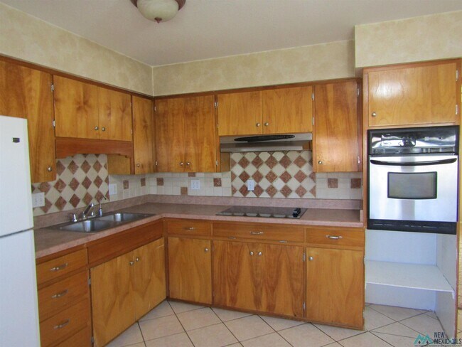 Foto del edificio - 1504 W Briscoe Ave