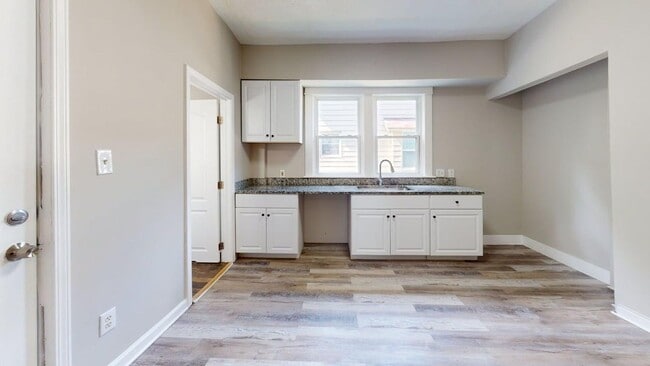 Building Photo - 982 Collinwood Ave