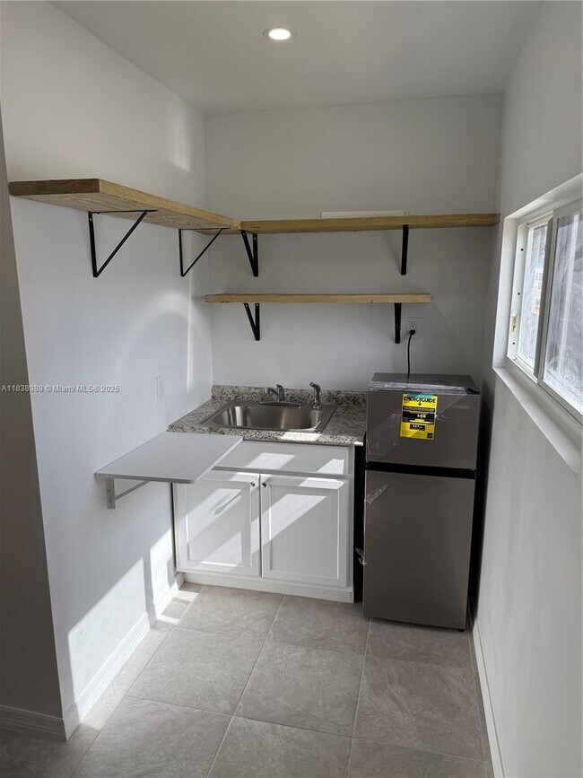 Foto del edificio - 5449 E 4th Ave