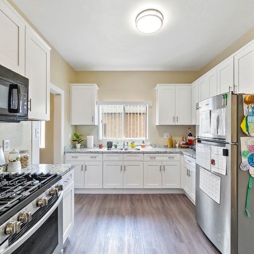 Interior Photo - 2033 Cedar Ave