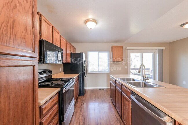 Foto del edificio - 3234 S Dudley St