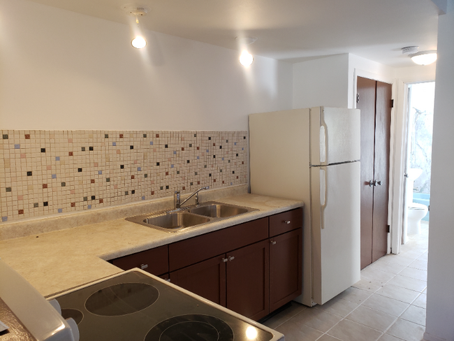 Building Photo - 1416 N Hillside Ave