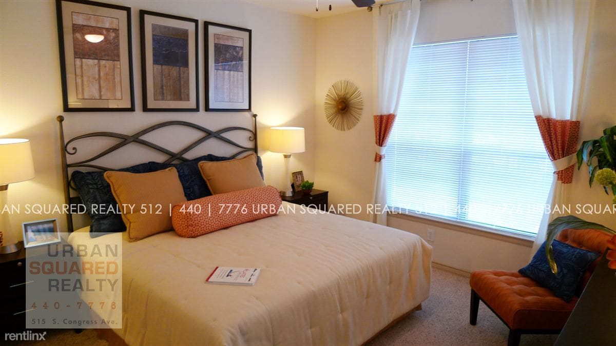 Primary Photo - 13725 Ranch Road 620 N