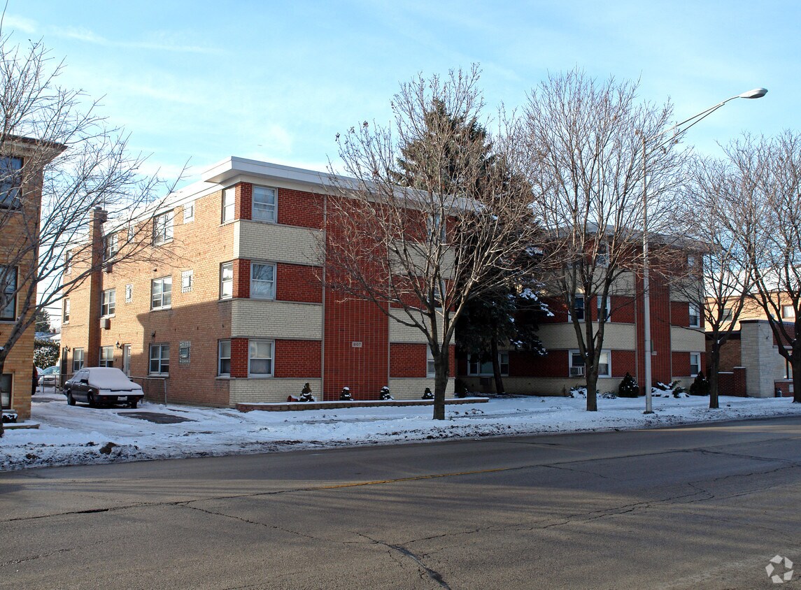 Foto del edificio - 8107 W Grand Ave