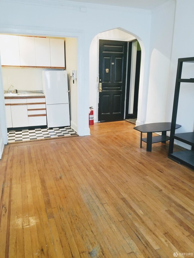 Building Photo - 44 East 92nd Street