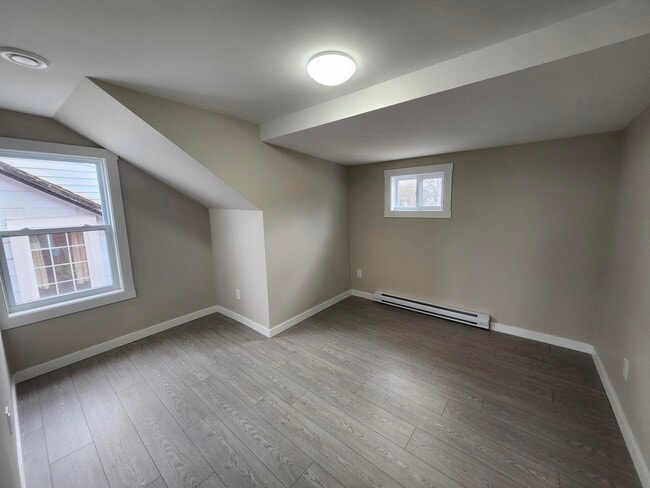 Building Photo - 24 Paddock St