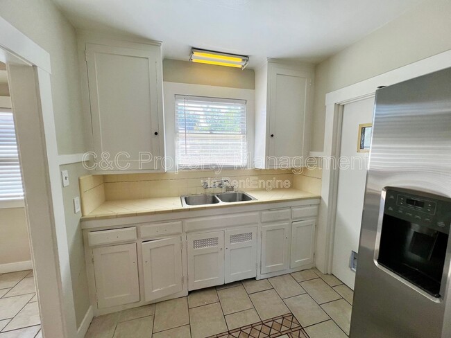 Building Photo - 4476 E Washington Ave