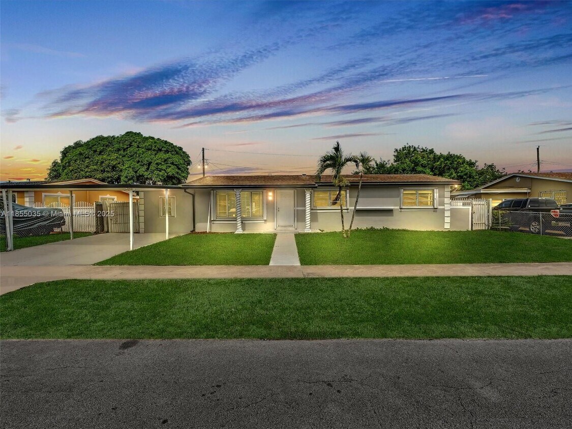 Foto principal - 19021 NW 23rd Ct