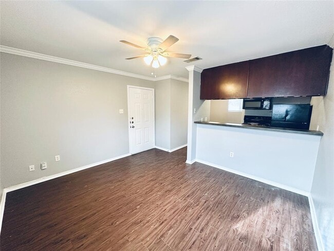 Building Photo - 805 S Center St