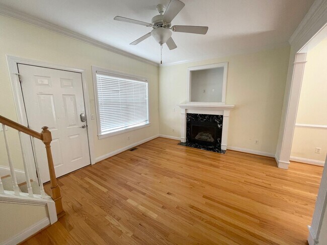 Building Photo - Nice Home located in Rosewood area and clo...