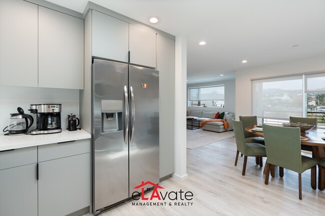 Building Photo - 1035 N Serrano Ave