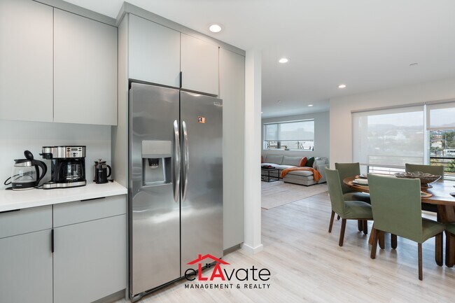 Foto del edificio - 1035 N Serrano Ave