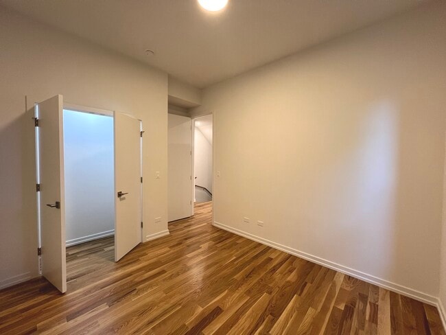Foto del edificio - 822 N Winchester Ave