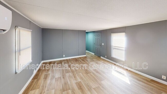 Foto del edificio - 801 Whitmire Rd