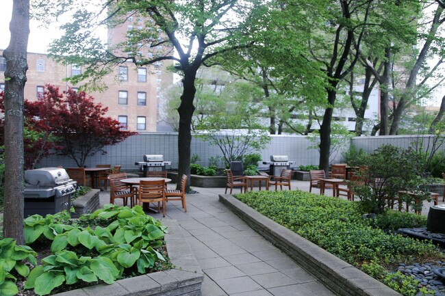Foto del edificio - 3600 N Lake Shore Dr