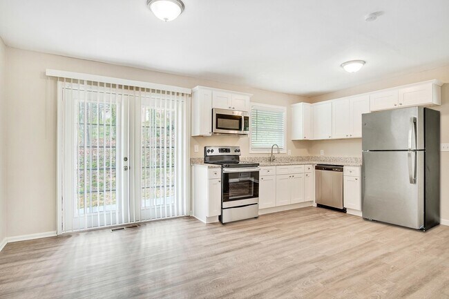 Building Photo - 5795 Deerfield Trail