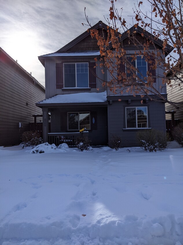 Primary Photo - 2750 NW Elm Ave