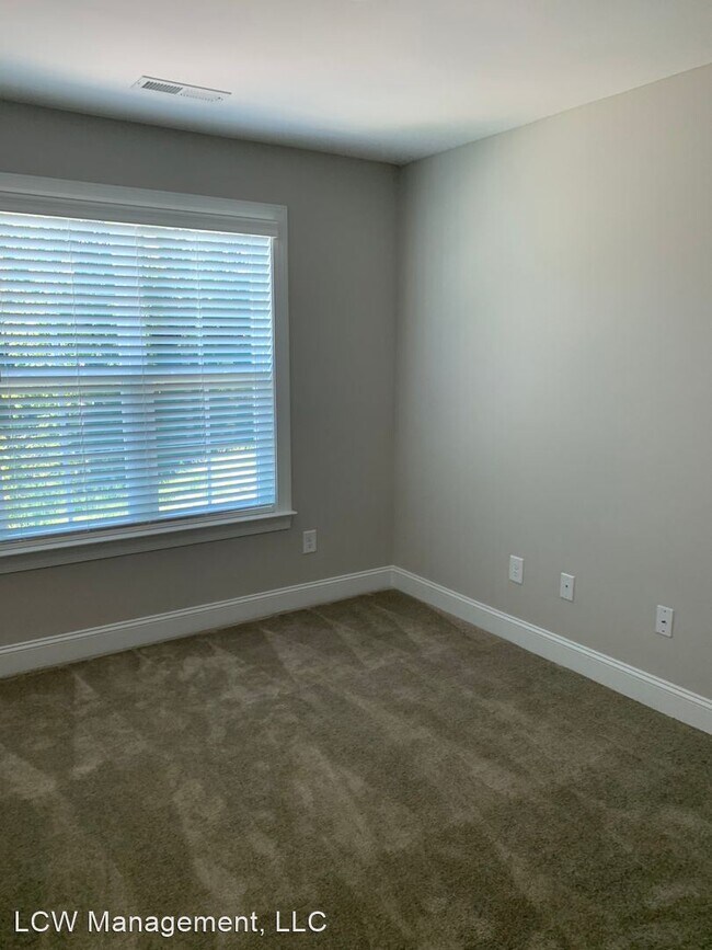 Building Photo - 3 br, 2.5 bath House - 832 Silverleaf Driv...