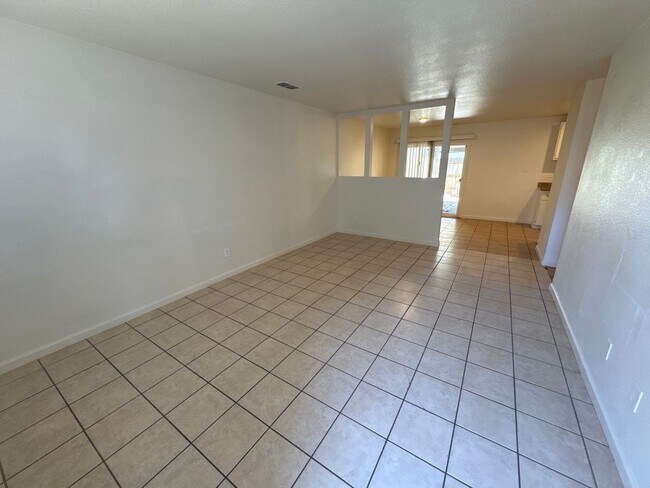Foto del edificio - 8821-8823 Kelley Dr