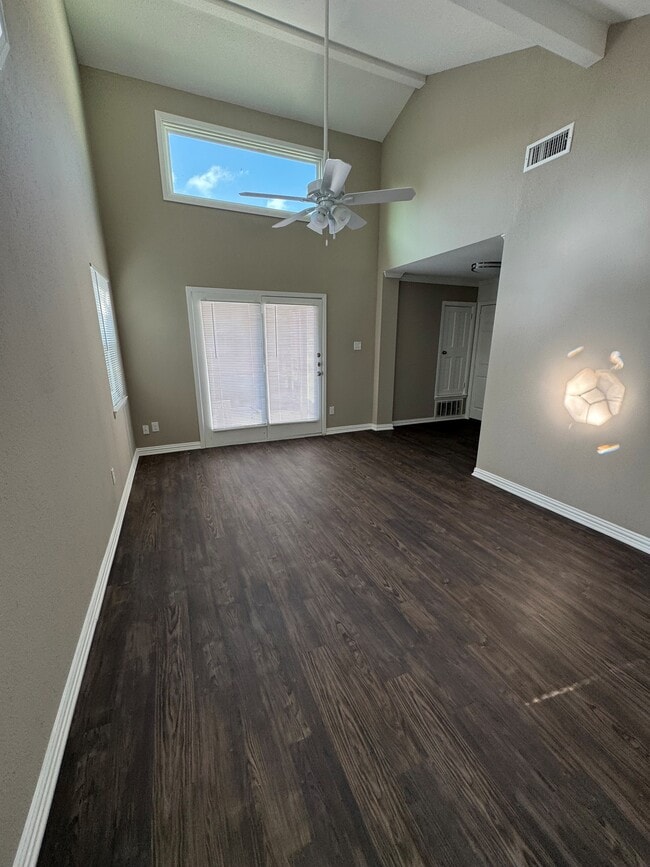 Living Room Continued - 10133 Kilarney Dr