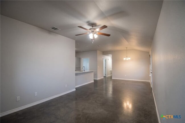 Foto del edificio - 300 Lowes Blvd