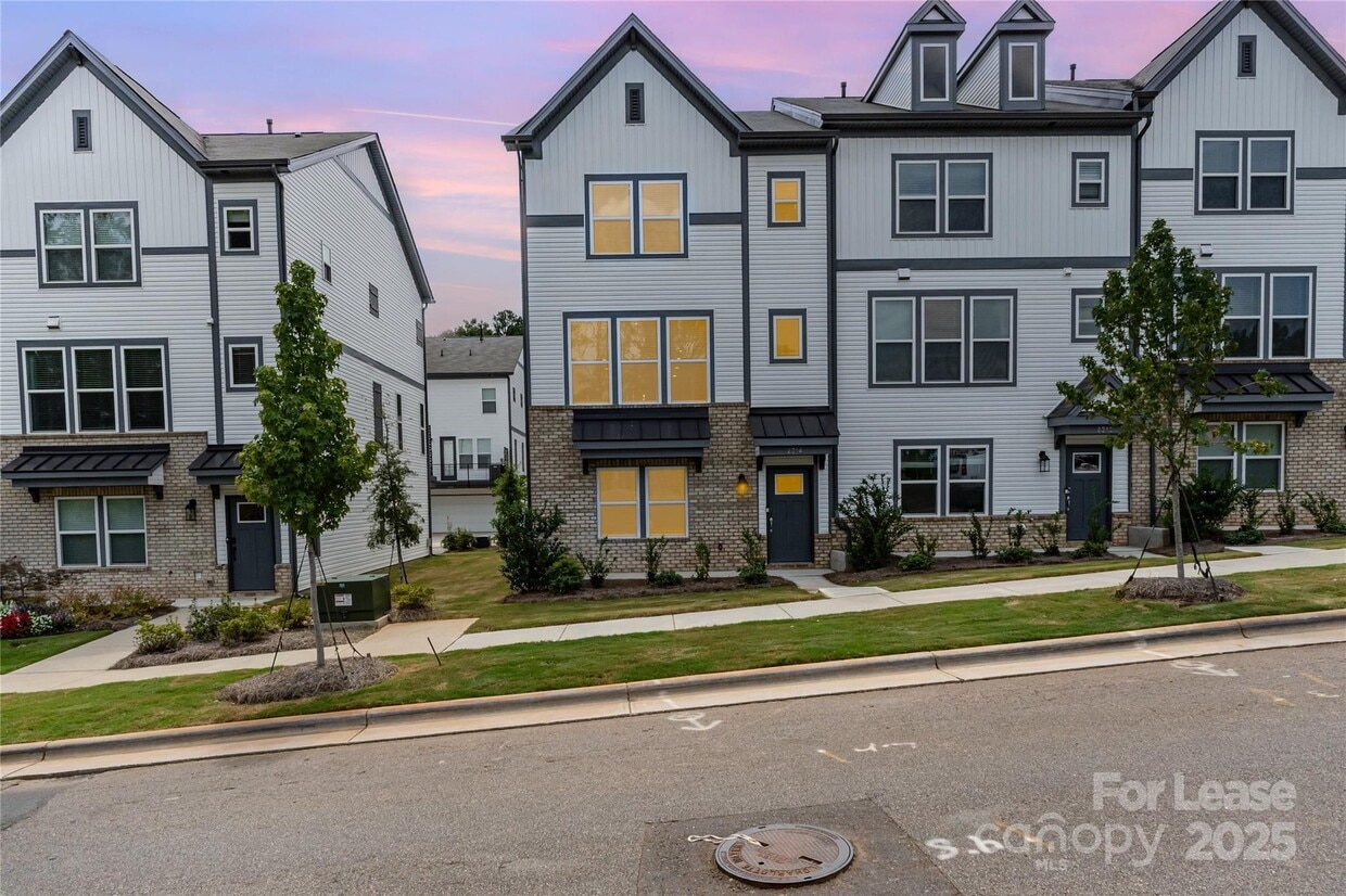 Foto principal - 2314 Donnelly Hls Ln