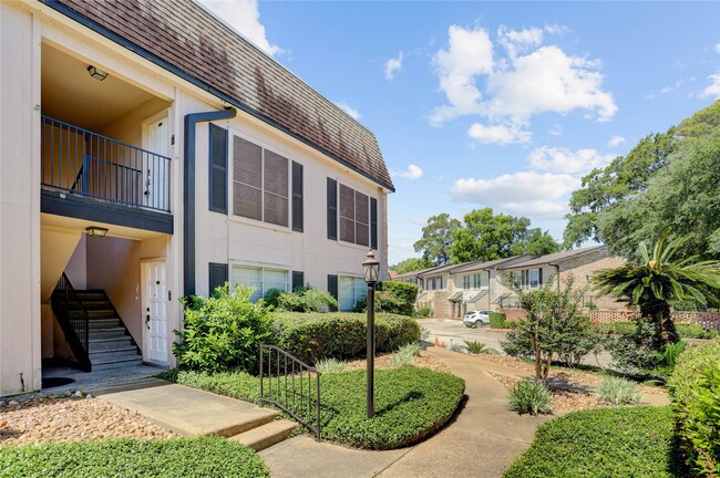 Building Photo - 1807 Stoney Brook Dr