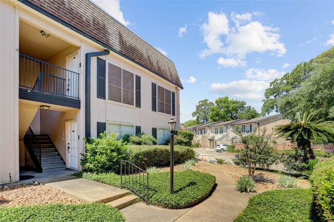 Building Photo - 1807 Stoney Brook Dr