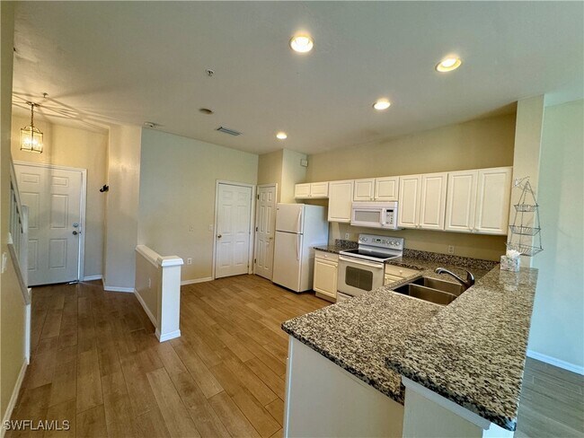 Building Photo - 860 Hampton Cir