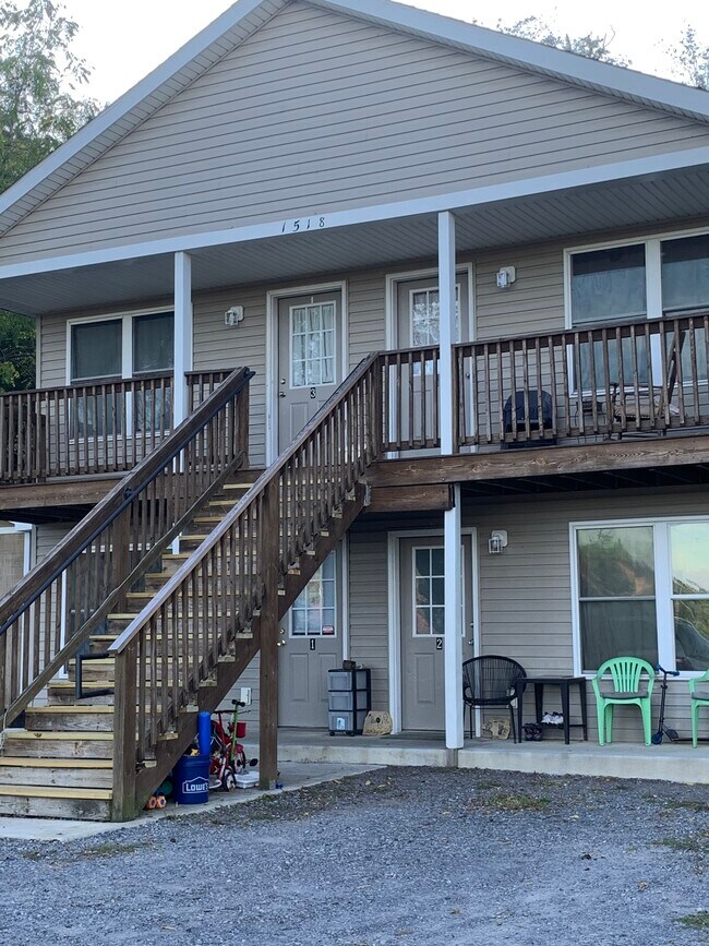 Exterior, abajo a la izquierda, más fotos próximamente. - 1518 Ashcom Rd